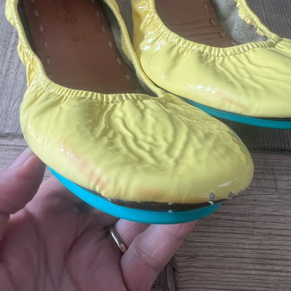 Tieks Yellow woman’s flat Shoes - Picture 11 of 14